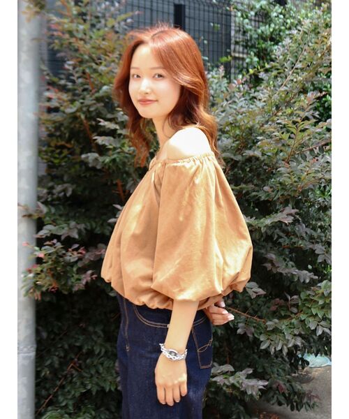 Ungrid（アングリッド）の「フェイクスウェードハーフスリーブバルーンブラウス（シャツ/ブラウス・レディース・キャメル/ベージュ・FREE）」の12枚目の写真