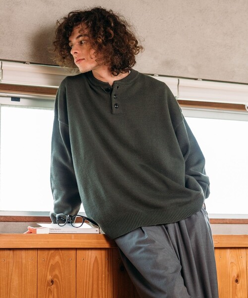 FREAK'S STORE(フリークスストア)の「限定展開 Relax Fit リラックスフィット イージーケア ウォッシャブル ヘンリーネックニット(ニット/セーター・メンズ・ブラック/チャコールグレー/オリーブ/ネイビー/バーガンディー/グレー・LARGE/MEDIUM/SMALL)」の11枚目の写真