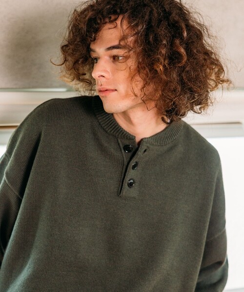 FREAK'S STORE(フリークスストア)の「限定展開 Relax Fit リラックスフィット イージーケア ウォッシャブル ヘンリーネックニット(ニット/セーター・メンズ・ブラック/チャコールグレー/オリーブ/ネイビー/バーガンディー/グレー・LARGE/MEDIUM/SMALL)」の13枚目の写真