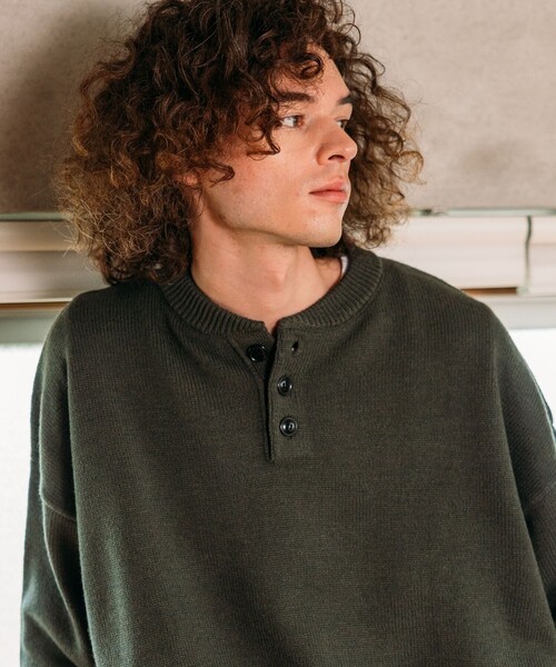 FREAK'S STORE(フリークスストア)の「限定展開 Relax Fit リラックスフィット イージーケア ウォッシャブル ヘンリーネックニット(ニット/セーター・メンズ・ブラック/チャコールグレー/オリーブ/ネイビー/バーガンディー/グレー・LARGE/MEDIUM/SMALL)」の14枚目の写真