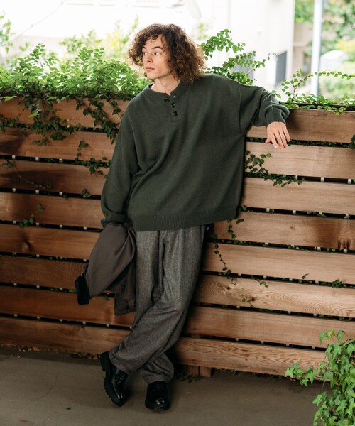 FREAK'S STORE(フリークスストア)の「限定展開 Relax Fit リラックスフィット イージーケア ウォッシャブル ヘンリーネックニット(ニット/セーター・メンズ・ブラック/チャコールグレー/オリーブ/ネイビー/バーガンディー/グレー・LARGE/MEDIUM/SMALL)」の18枚目の写真