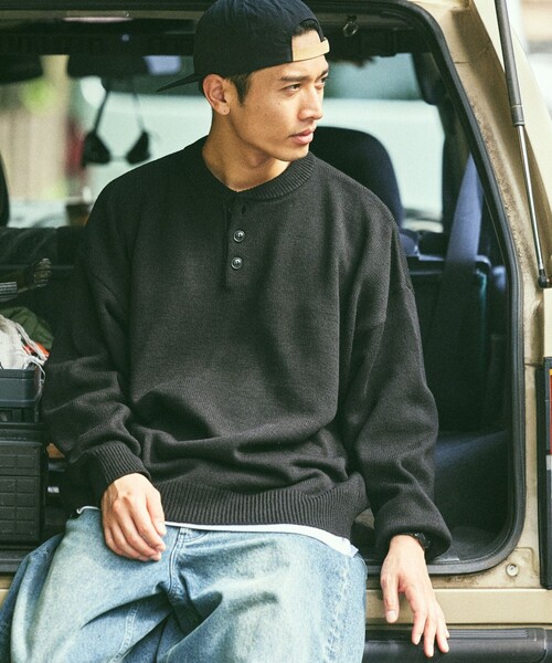 FREAK'S STORE(フリークスストア)の「限定展開 Relax Fit リラックスフィット イージーケア ウォッシャブル ヘンリーネックニット(ニット/セーター・メンズ・ブラック/チャコールグレー/オリーブ/ネイビー/バーガンディー/グレー・LARGE/MEDIUM/SMALL)」の1枚目の写真