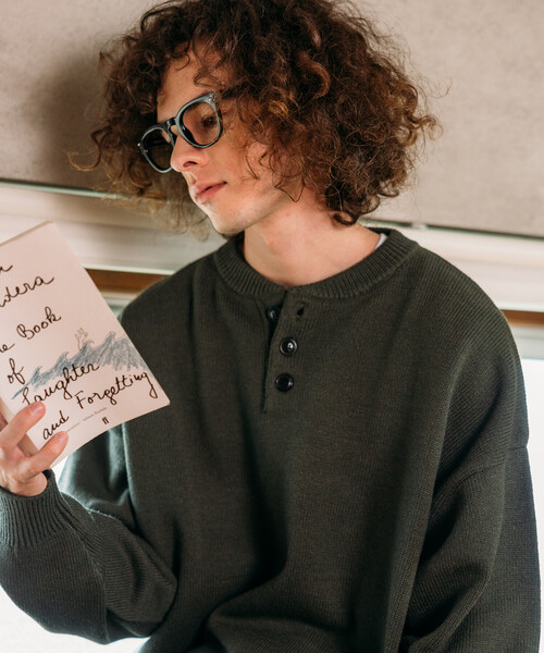 FREAK'S STORE(フリークスストア)の「限定展開 Relax Fit リラックスフィット イージーケア ウォッシャブル ヘンリーネックニット(ニット/セーター・メンズ・ブラック/チャコールグレー/オリーブ/ネイビー/バーガンディー/グレー・LARGE/MEDIUM/SMALL)」の7枚目の写真