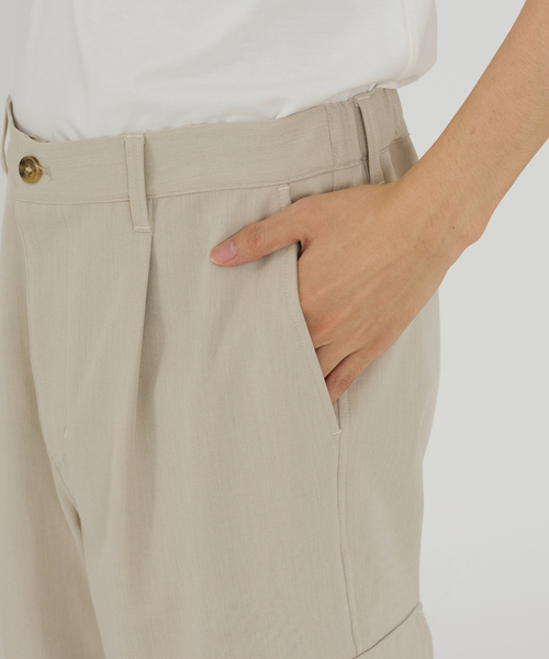 B.C STOCK（ベーセーストック）の「【Deux Allures/ドゥ アリュール】ウラキモウ カーゴスラックス（カーゴパンツ・メンズ・ライトグレー/ベージュ・MEDIUM/LARGE）」の13枚目の写真