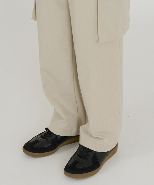 B.C STOCK（ベーセーストック）の「【Deux Allures/ドゥ アリュール】ウラキモウ カーゴスラックス（カーゴパンツ・メンズ・ライトグレー/ベージュ・MEDIUM/LARGE）」の14枚目の写真