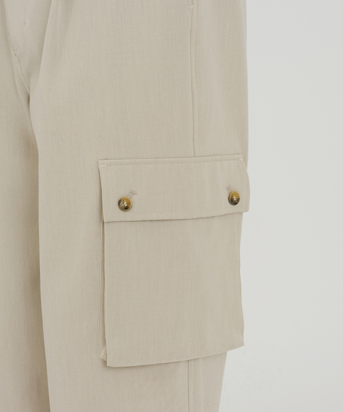 B.C STOCK（ベーセーストック）の「【Deux Allures/ドゥ アリュール】ウラキモウ カーゴスラックス（カーゴパンツ・メンズ・ライトグレー/ベージュ・MEDIUM/LARGE）」の15枚目の写真