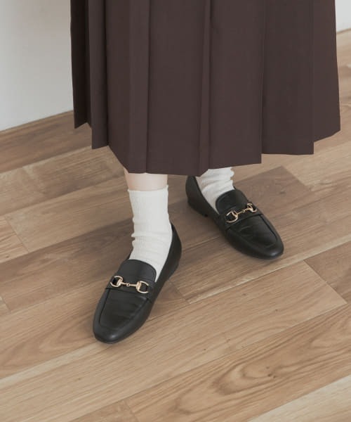 URBAN RESEARCH DOORS（アーバンリサーチドアーズ）の「ビット付きローファー（パンプス・レディース・ブラウン系その他/ブラック・36/37/38）」の2枚目の写真