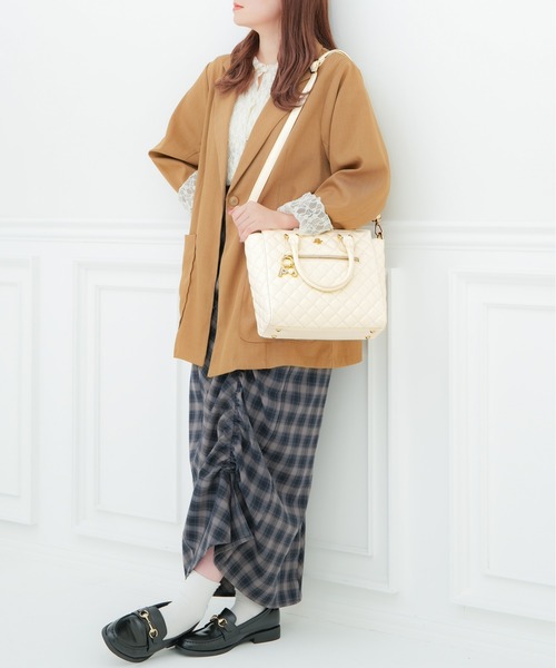 PAUL & JOE ACCESSOIRES(ポールアンドジョーアクセソワ)の「【PAUL & JOE ACCESSOIRES /ポール アンド ジョー アクセソワ 】 QUILTING チャーム付きハンドバッグ(ハンドバッグ・レディース・アイボリー/ブラック/ピンク・FREE)」の11枚目の写真