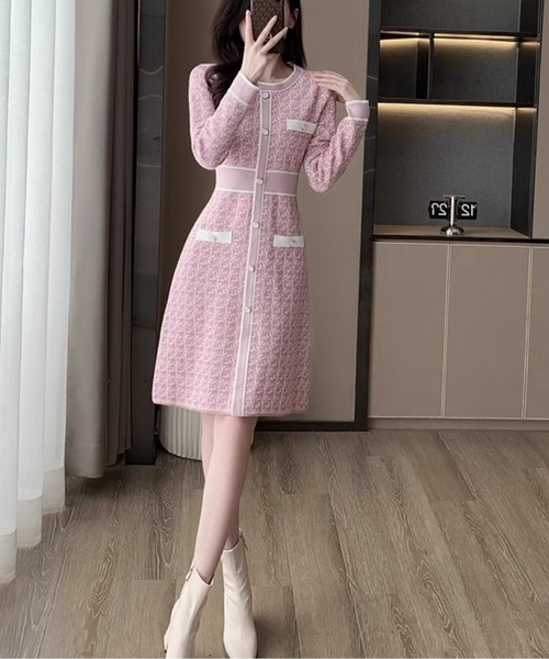 AMAJI（アマジ）の「配色ボタン付きニットワンピース（ワンピース・レディース・ピンク/ブルー・X-LARGE/SMALL/LARGE/MEDIUM）」の5枚目の写真