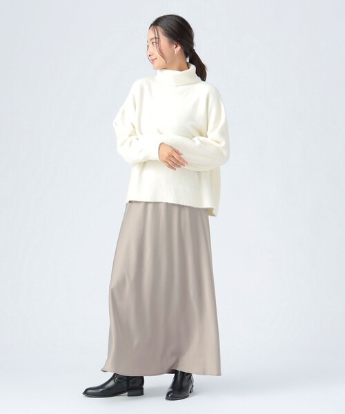 セール】タートルネックニット × サテンスカート（セットアイテム