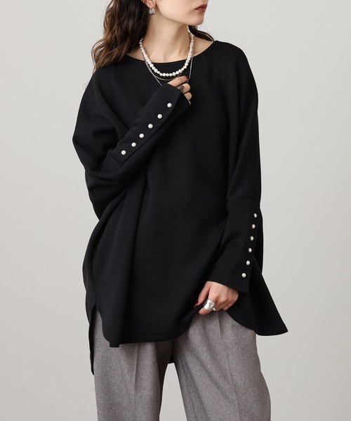 OMNES（オムネス）の「ソフトダンボールニット袖口パールボタンドルマンプルオーバー（Tシャツ/カットソー・レディース・ブラック/オフホワイト・FREE）」の2枚目の写真