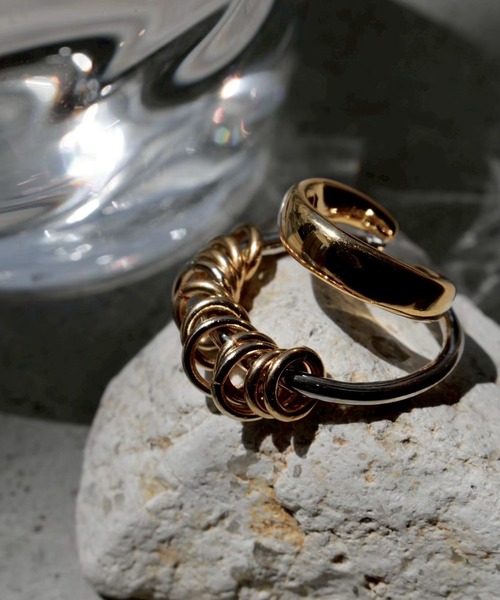 Soierie(ソワリー)の「インフィニティ コイル カフ リング / Infinity coil cuff ring(イヤーカフ・レディース・ゴールド系・FREE)」の3枚目の写真