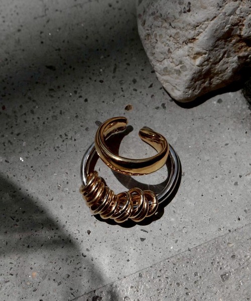 Soierie(ソワリー)の「インフィニティ コイル カフ リング / Infinity coil cuff ring(イヤーカフ・レディース・ゴールド系・FREE)」の2枚目の写真