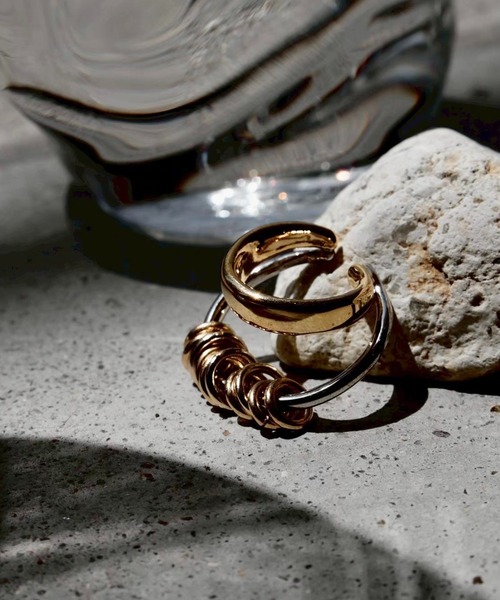Soierie(ソワリー)の「インフィニティ コイル カフ リング / Infinity coil cuff ring(イヤーカフ・レディース・ゴールド系・FREE)」の6枚目の写真