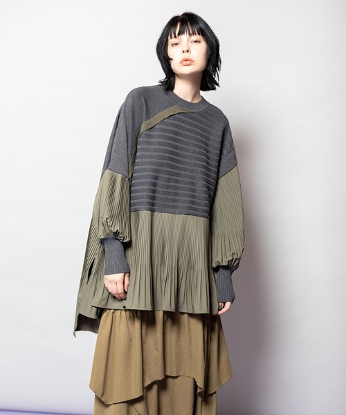 OSMOSIS（オズモーシス）の「プリーツ切替ニットプルオーバー（ニット/セーター・レディース・ダークグレー/ライトグレー/ブラック・ONE SIZE）」の3枚目の写真