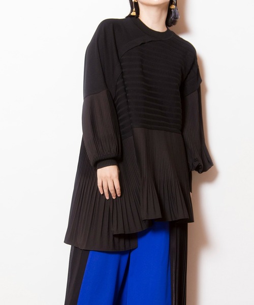 OSMOSIS（オズモーシス）の「プリーツ切替ニットプルオーバー（ニット/セーター・レディース・ダークグレー/ライトグレー/ブラック・ONE SIZE）」の2枚目の写真