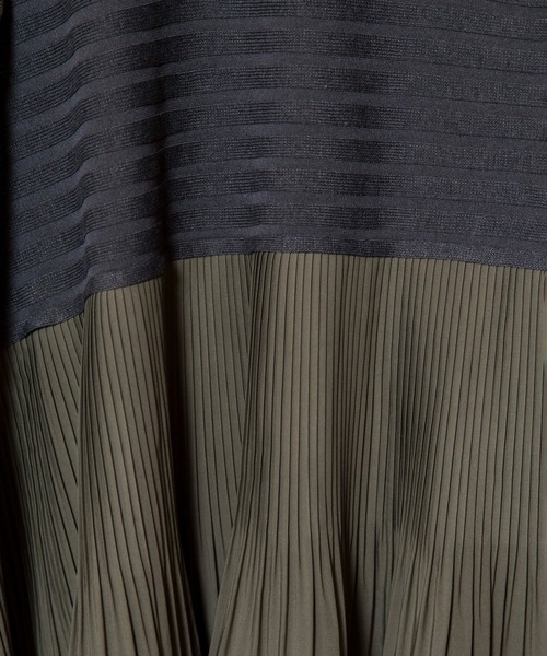 OSMOSIS（オズモーシス）の「プリーツ切替ニットプルオーバー（ニット/セーター・レディース・ダークグレー/ライトグレー/ブラック・ONE SIZE）」の6枚目の写真