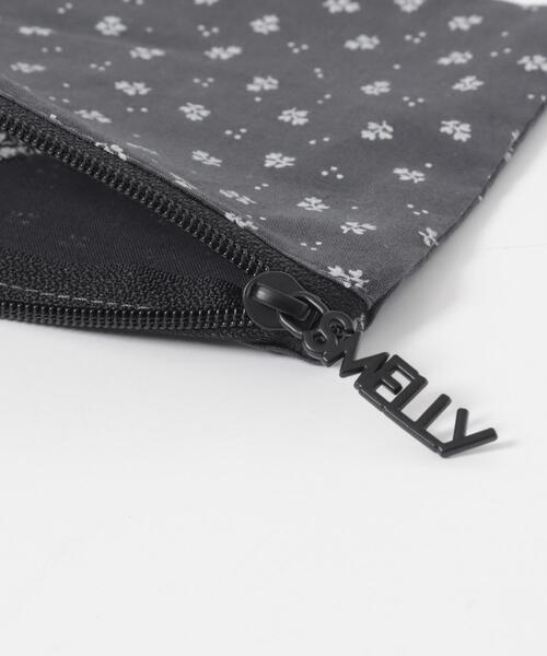 SMELLY（スメリー）の「MELLYポーチS（ポーチ・レディース・ブルー系その他/ストライプ/ドット/ブラック/ホワイト/チャコールグレー/ライトブルー/アイボリー/グリーン系その他/ベージュ系その他・-）」の11枚目の写真