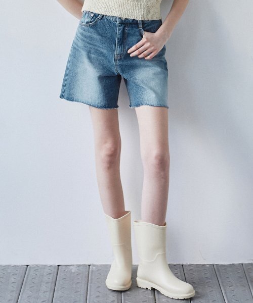 NICK&NICOLE（ニックアンドニコール）の「CUTTING DENIM HALF PANTS_BLUE（デニムパンツ・レディース・その他・MEDIUM/SMALL/LARGE）」の6枚目の写真