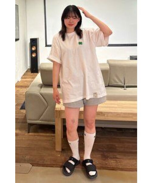 GRAVER（グレーバー）の「[ユニセックス]スモールクローバーフラワースマイル半袖Tシャツ_ホワイト（Tシャツ/カットソー・レディース・ホワイト・SMALL/MEDIUM/LARGE/X-LARGE）」の6枚目の写真