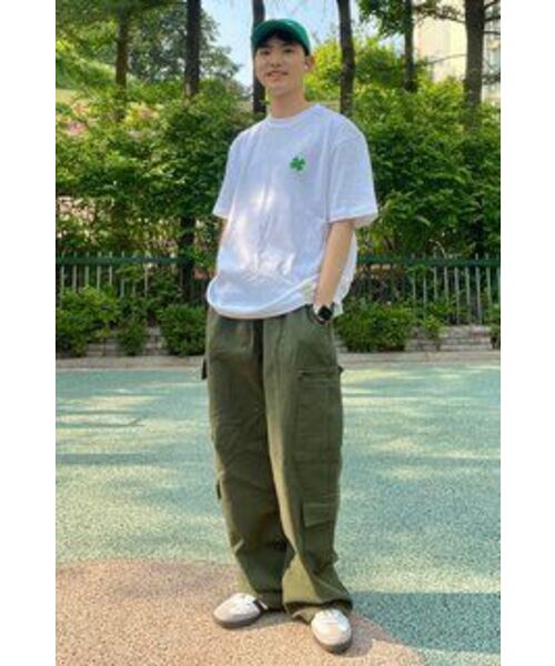 GRAVER（グレーバー）の「[ユニセックス]スモールクローバーフラワースマイル半袖Tシャツ_ホワイト（Tシャツ/カットソー・レディース・ホワイト・SMALL/MEDIUM/LARGE/X-LARGE）」の7枚目の写真