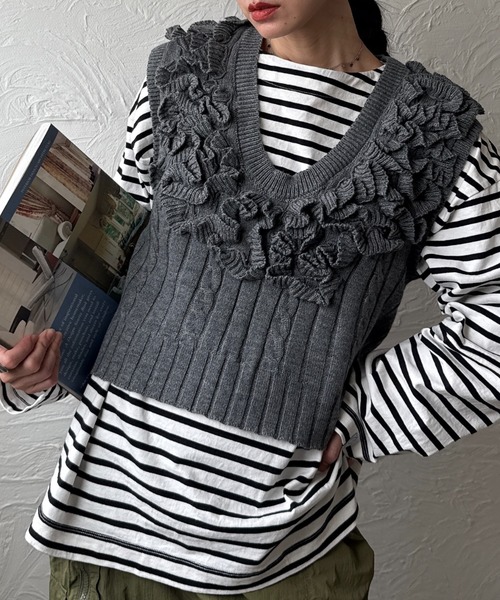 deux amour（ドゥーザムール）の「見頃フリル付きニットベスト（ベスト