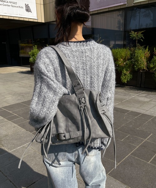 UNE MANSION（ユヌマンション）の「【手持ちとショルダーで使える2way仕様】【大収納/A4収納可能】レースアップベルトストリングバッグ（ショルダーバッグ・レディース・ブラウン/ピンク/ブラック/グレー・ONESIZE）」の16枚目の写真