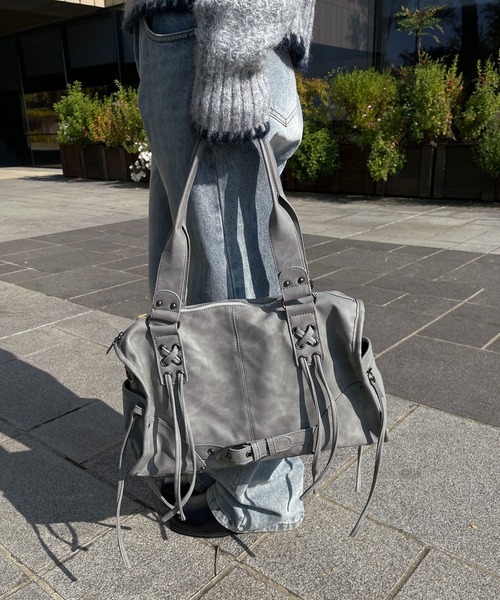 UNE MANSION（ユヌマンション）の「【手持ちとショルダーで使える2way仕様】【大収納/A4収納可能】レースアップベルトストリングバッグ（ショルダーバッグ・レディース・ブラウン/ピンク/ブラック/グレー・ONESIZE）」の18枚目の写真