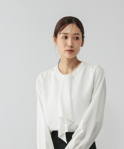 GLOBAL WORK（グローバルワーク）の「キレイつづくボウタイ風ブラウス/581015（シャツ/ブラウス・レディース・オフホワイト/グレイッシュベージュ/サックスブルー/ラベンダー・SMALL/MEDIUM/LARGE/X-LARGE）」の2枚目の写真