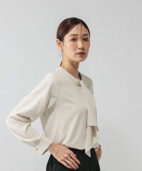 GLOBAL WORK（グローバルワーク）の「キレイつづくボウタイ風ブラウス/581015（シャツ/ブラウス・レディース・オフホワイト/グレイッシュベージュ/サックスブルー/ラベンダー・SMALL/MEDIUM/LARGE/X-LARGE）」の3枚目の写真