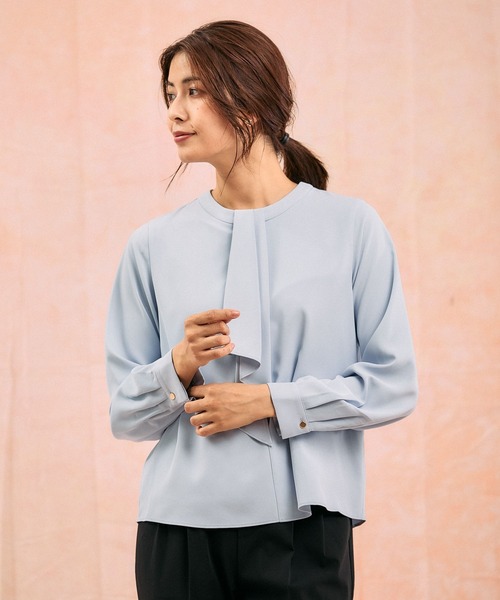 GLOBAL WORK（グローバルワーク）の「キレイつづくボウタイ風ブラウス/581015（シャツ/ブラウス・レディース・オフホワイト/グレイッシュベージュ/サックスブルー/ラベンダー・SMALL/MEDIUM/LARGE/X-LARGE）」の8枚目の写真