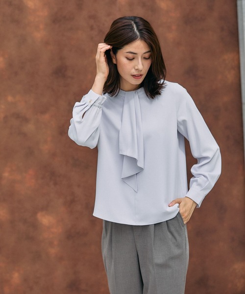 GLOBAL WORK（グローバルワーク）の「キレイつづくボウタイ風ブラウス/581015（シャツ/ブラウス・レディース・オフホワイト/グレイッシュベージュ/サックスブルー/ラベンダー・SMALL/MEDIUM/LARGE/X-LARGE）」の16枚目の写真