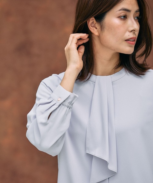 GLOBAL WORK（グローバルワーク）の「キレイつづくボウタイ風ブラウス/581015（シャツ/ブラウス・レディース・オフホワイト/グレイッシュベージュ/サックスブルー/ラベンダー・SMALL/MEDIUM/LARGE/X-LARGE）」の18枚目の写真