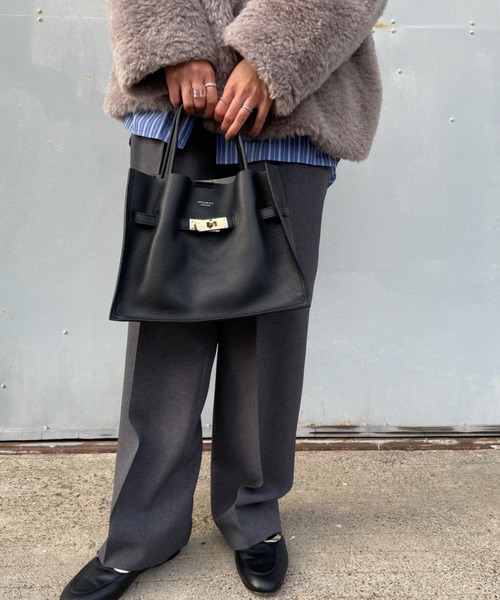 VIOLAd'ORO（ヴィオラドーロ）の「[VIOLAd’ORO / ヴィオラドーロ] TRERO イタリアンレザー2WAYバッグ（トートバッグ・レディース・ブラック・ONE SIZE）」の11枚目の写真