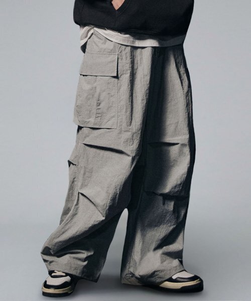NOT4NERD(ノットフォーナード)の「Parachute Nylon Cargo Pants - Light Grey(スウェットパンツ・レディース・その他・LARGE/MEDIUM/X-LARGE)」の1枚目の写真
