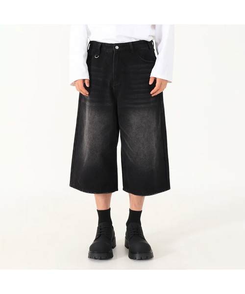 BUTTON SEOUL(ボタンソウル)の「ウォッシュドチェーンバミューダデニムパンツ(ヴィンテージブラック)(その他パンツ・レディース・その他・LARGE/MEDIUM/X-LARGE/SMALL)」の1枚目の写真