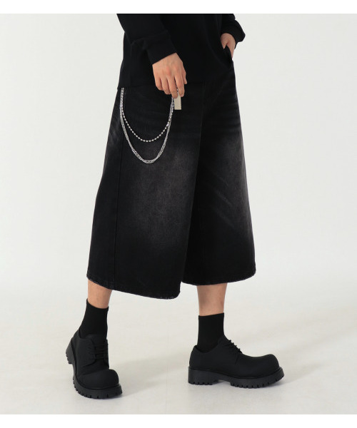 BUTTON SEOUL(ボタンソウル)の「ウォッシュドチェーンバミューダデニムパンツ(ヴィンテージブラック)(その他パンツ・レディース・その他・LARGE/MEDIUM/X-LARGE/SMALL)」の2枚目の写真