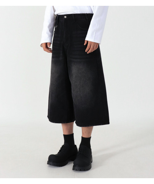 BUTTON SEOUL(ボタンソウル)の「ウォッシュドチェーンバミューダデニムパンツ(ヴィンテージブラック)(その他パンツ・レディース・その他・LARGE/MEDIUM/X-LARGE/SMALL)」の4枚目の写真
