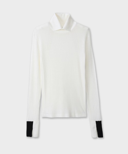 CINOH(チノ)の「TURTLE NECK TIGHT KNIT(ニット/セーター・レディース・ホワイト・38)」の2枚目の写真