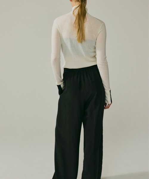 CINOH(チノ)の「TURTLE NECK TIGHT KNIT(ニット/セーター・レディース・ホワイト・38)」の8枚目の写真