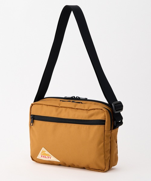 KELTY(ケルティ)の「500mlのペットボトル収納可能【KELTY】ES RECTANGLE ZIP SHOULDER M レクタングルジップショルダー M(ショルダーバッグ・レディース・マスタード/ネイビー/ブラック系/レオパード/アニマル/スカイブルー/オリーブ/ブラウン系/ホワイト系/ブラック/ベージュ/セージグリーン/タン・ONE SIZE)」の4枚目の写真
