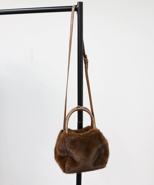 THE CELL.（ザセルドット）の「フェイクファーミニハンドバッグ　FAKE FUR MINI HANDBAG（ハンドバッグ・レディース・ブラック/ブラウン・FREE）」の10枚目の写真