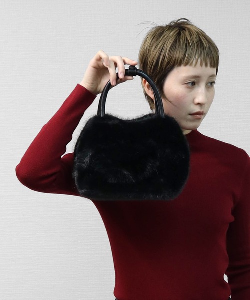 THE CELL.（ザセルドット）の「フェイクファーミニハンドバッグ　FAKE FUR MINI HANDBAG（ハンドバッグ・レディース・ブラック/ブラウン・FREE）」の5枚目の写真