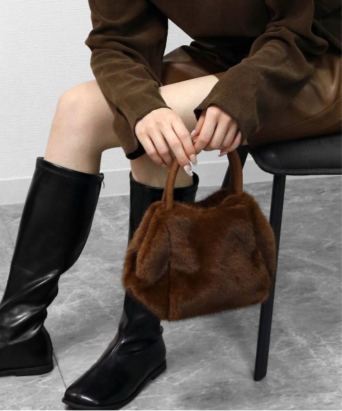 THE CELL.（ザセルドット）の「フェイクファーミニハンドバッグ　FAKE FUR MINI HANDBAG（ハンドバッグ・レディース・ブラック/ブラウン・FREE）」の11枚目の写真