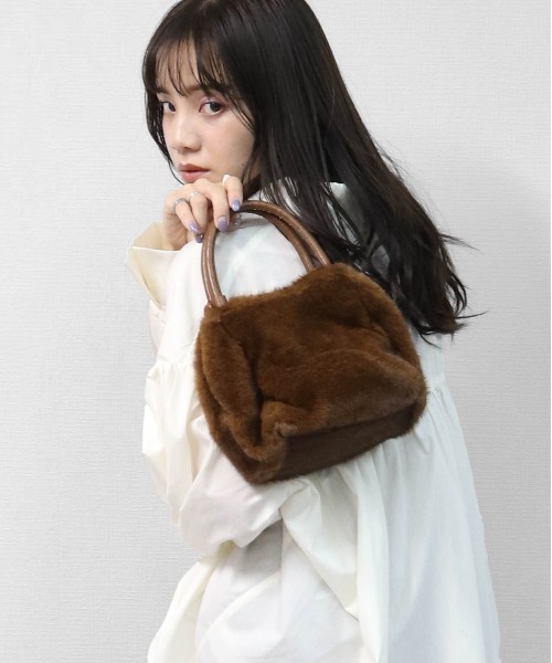 THE CELL.（ザセルドット）の「フェイクファーミニハンドバッグ　FAKE FUR MINI HANDBAG（ハンドバッグ・レディース・ブラック/ブラウン・FREE）」の14枚目の写真