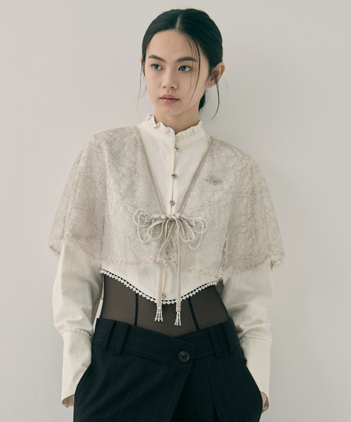 tanakadaisuke(タナカダイスケ)の「【tanakadaisuke/タナカダイスケ】flower lace velvet ribbon cape/フラワーレースベロアリボンケープ/オケージョン/ボレロ(カーディガン/ボレロ・レディース・ブラック/グレー・FREE)」の2枚目の写真