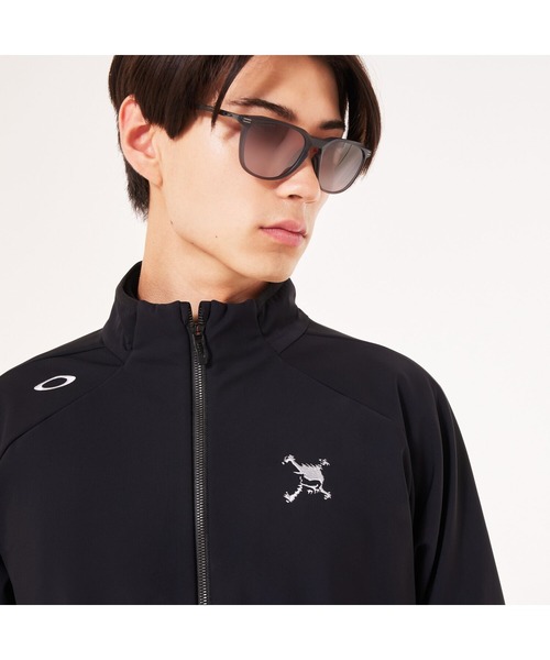 OAKLEY(オークリー)の「オークリーSKULL THERMO WIND JACKET/パーカー/ゴルフ/メンズ/ゴルフコレクション/撥水/防風/OAKLEY(パーカー・メンズ・ブラック・XL/M/L)」の2枚目の写真