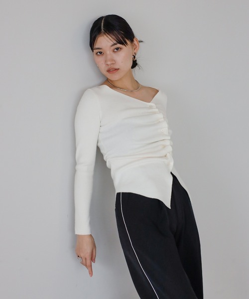 ENC（エンク）の「front gather cardigan / フロントギャザーカーディガン（Tシャツ/カットソー・レディース・オフホワイト/ブラック・FREE）」の4枚目の写真