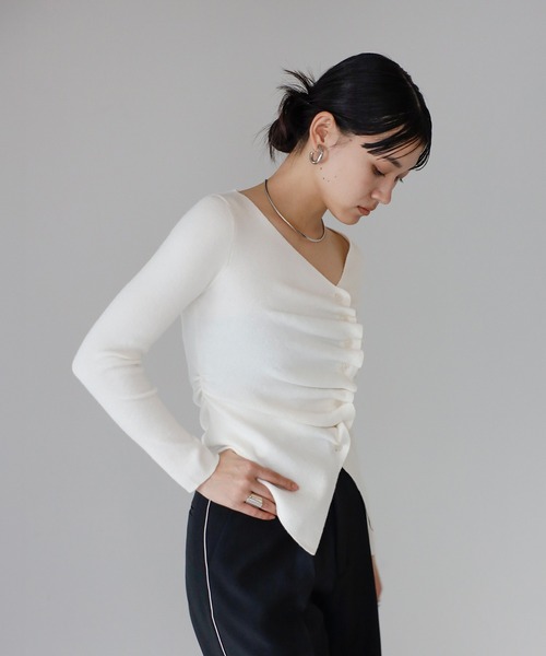 ENC（エンク）の「front gather cardigan / フロントギャザーカーディガン（Tシャツ/カットソー・レディース・オフホワイト/ブラック・FREE）」の6枚目の写真