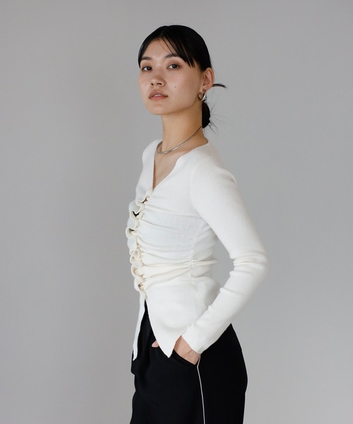 ENC（エンク）の「front gather cardigan / フロントギャザーカーディガン（Tシャツ/カットソー・レディース・オフホワイト/ブラック・FREE）」の8枚目の写真